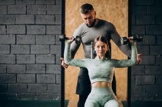 Musculação em dupla da certo?
