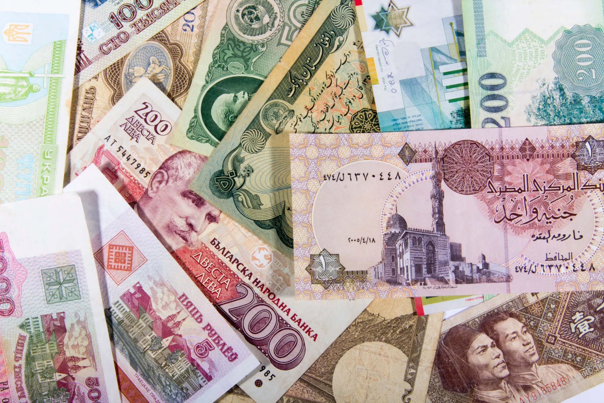 BANCO MUNDIAL REDUZ PREVISÃO DE CRESCIMENTO DA ECONOMIA GLOBAL   Resumo da capa: Organismo internacional aponta desaceleração econômica mundial em 2026.
