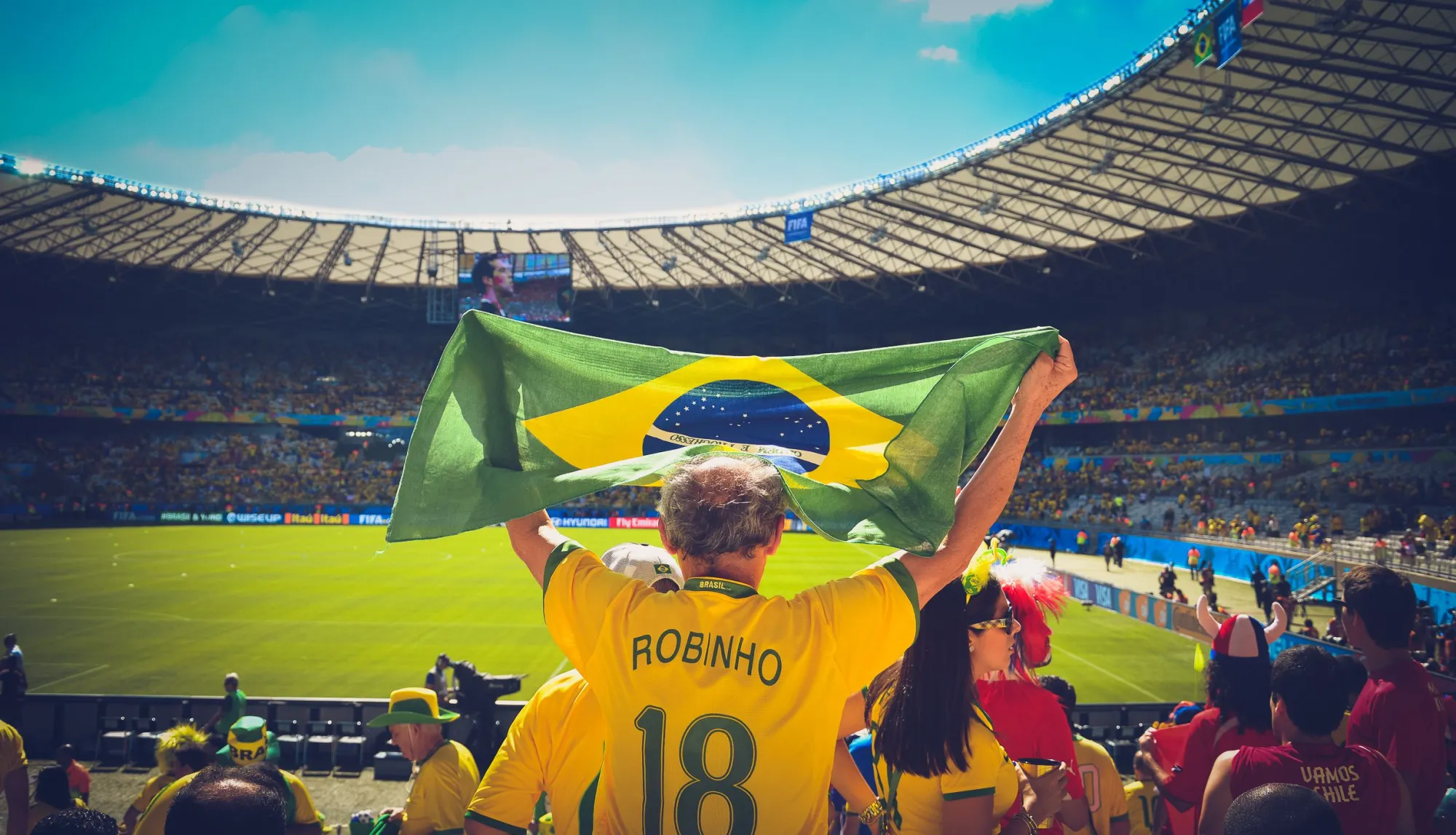COPA DO MUNDO DE 2026 MOVIMENTA O PLANETA  Resumo da capa: Maior edição da história do torneio reúne 48 seleções em três países.