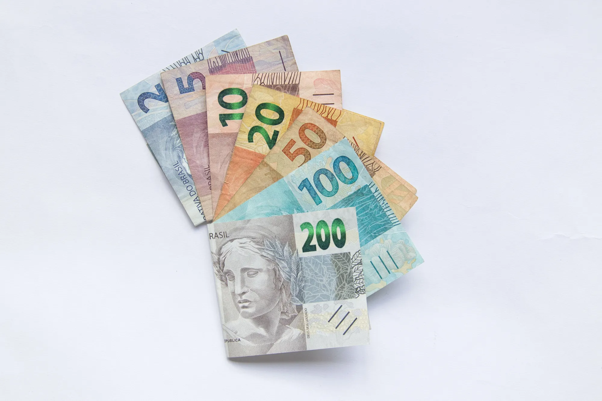 GOVERNO MANTÉM BLOQUEIO DE R$ 23,7 BILHÕES NO ORÇAMENTO DE 2026