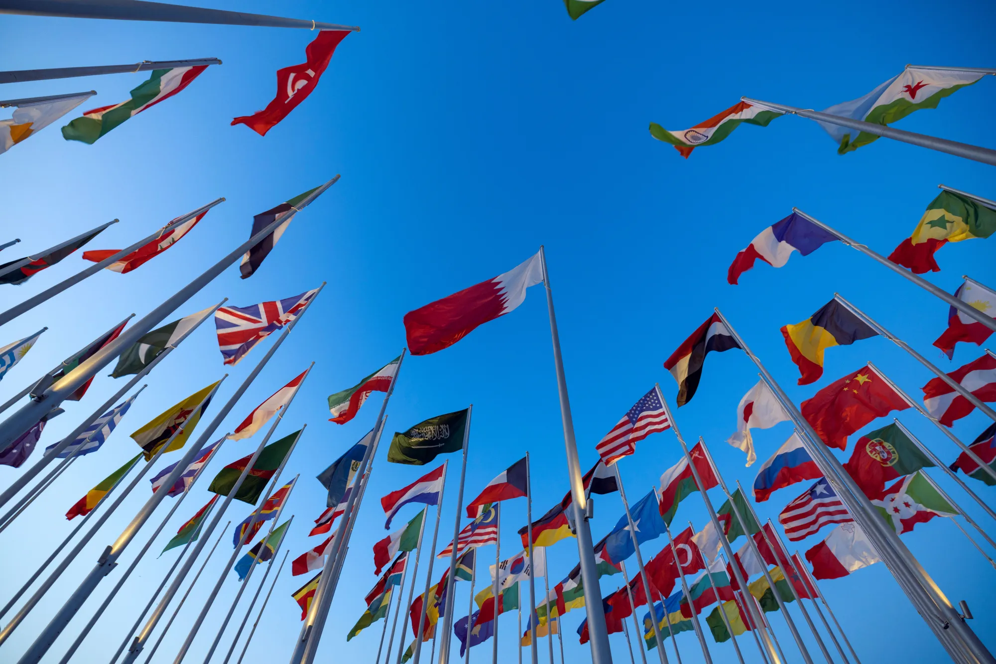 TENSÃO ENTRE ESTADOS UNIDOS, ISRAEL E IRÃ PREOCUPA COMUNIDADE INTERNACIONAL  Resumo da capa: Novos confrontos e negociações interrompidas aumentam a preocupação com a estabilidade no Oriente Médio.
