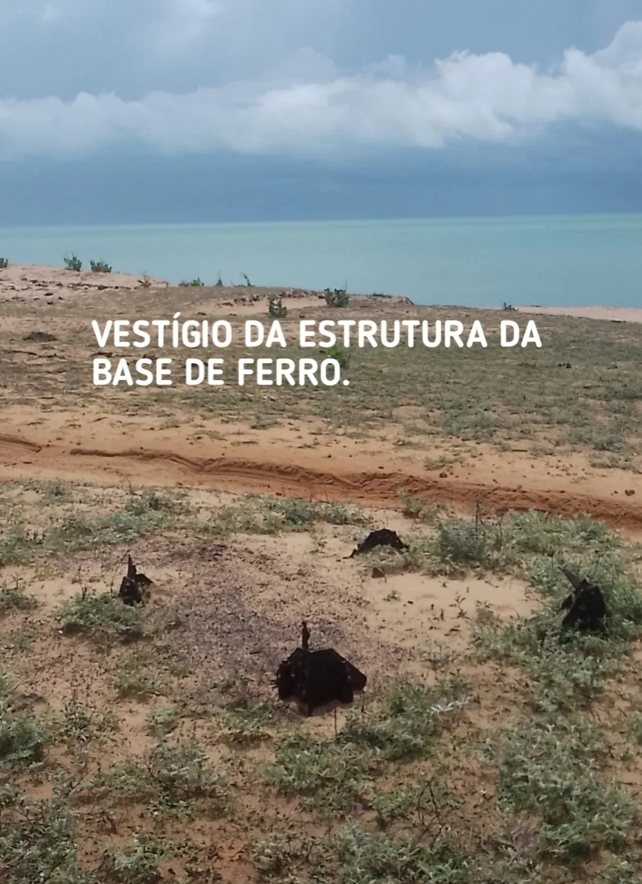 VESTÍGIO DA EXTRUTURA DA BASE DE FERRO DO FAROL VELHO.